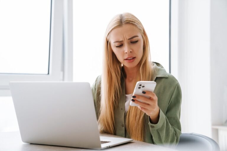 Quel momento in cui il sito non si adatta al cellulare… e neanche al tuo livello di pazienza.